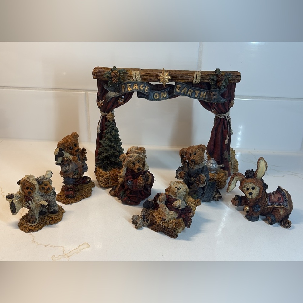 Boyd Bears Nativity Christmas 6 resin figures +Frame+Boxes
